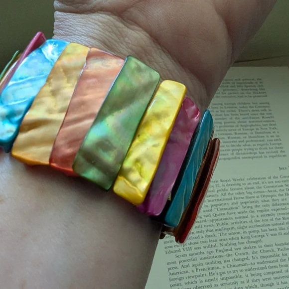 Colorful Shell Bracelet - Picture 4 of 7